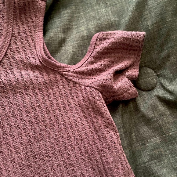 Cold shoulder purple top - Picture 2 of 2